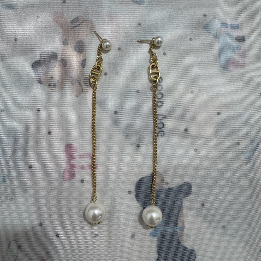 Dior Pearl Earrings With Integrated Buckle And Logo Embellishment